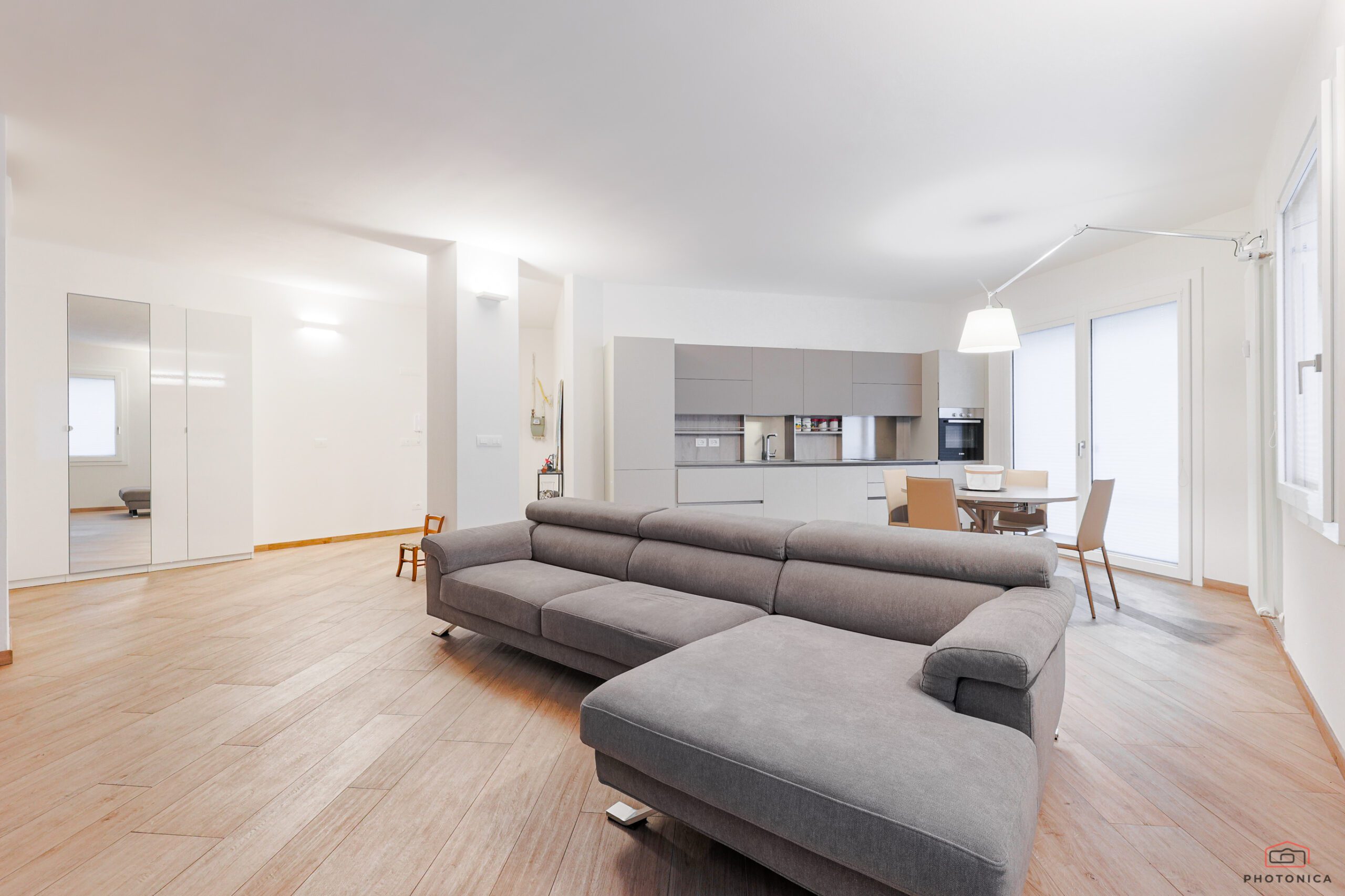 Servizio fotografico salotto open space di una casa a cura di Photonica